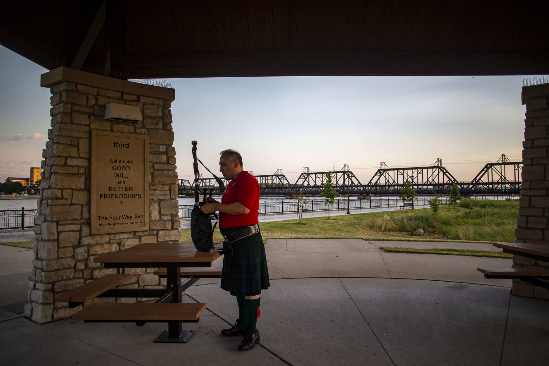 071719-qct-qca-bagpiper-006